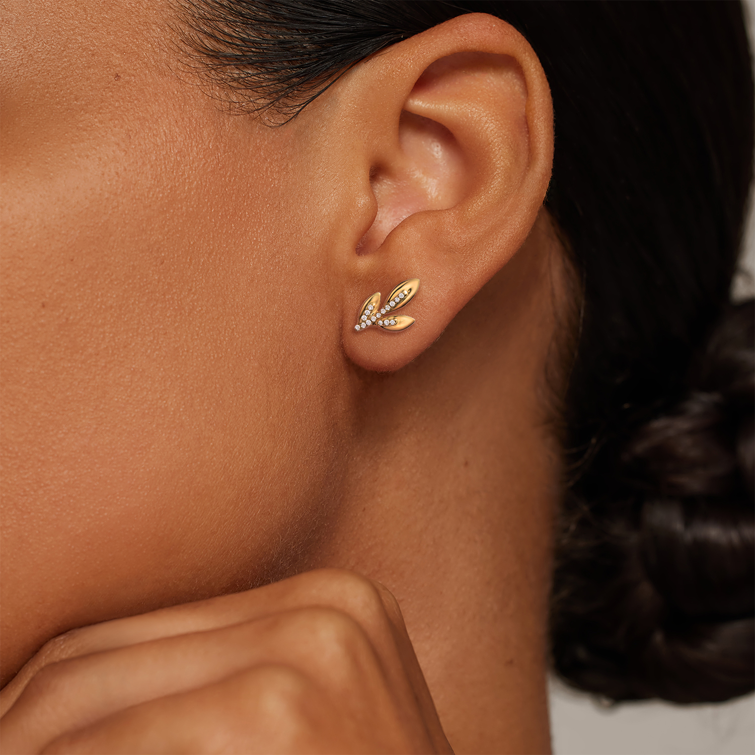 Jane Goodall Olive Branch Diamond Stud Earrings (1/10 ct. tw.) in 14K Yellow Gold - Image 3